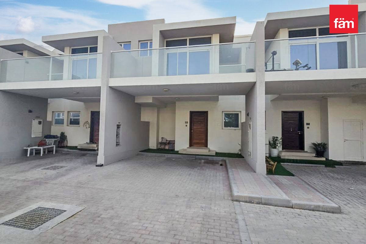 3 Br | Middle | Vacant | Unfurnished