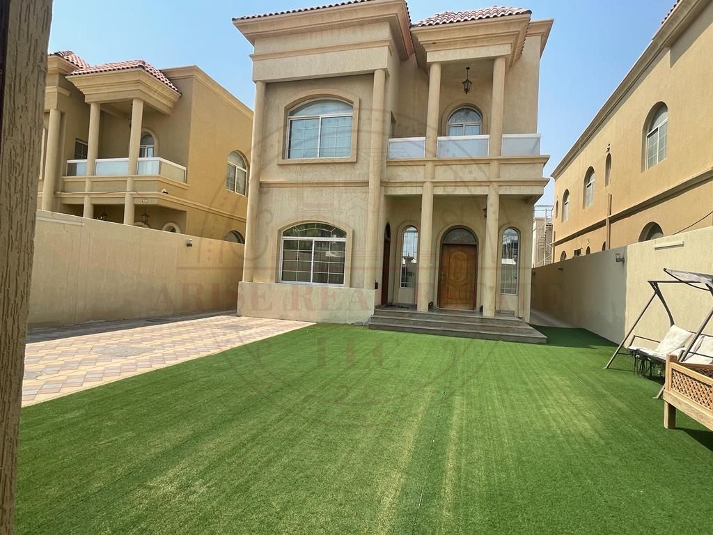 Spacious 5 Bedroom | Hall | Majlis | Maid Room | 7 Washrooms — Al Rawda 1 — 120K