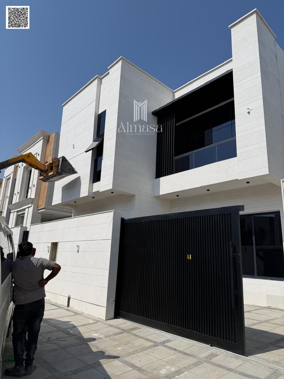 "Luxury Villa for Sale in Al-Yasmeen – 6 Bedrooms with Spacious Area"