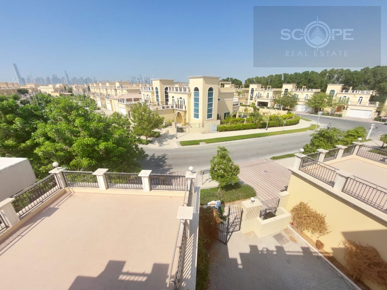 4 Bedroom close to meadows souk ready to move