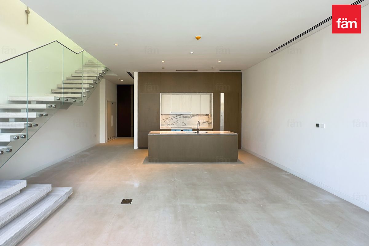 Single Row|Internal Location|Vacant|Near Clubhouse