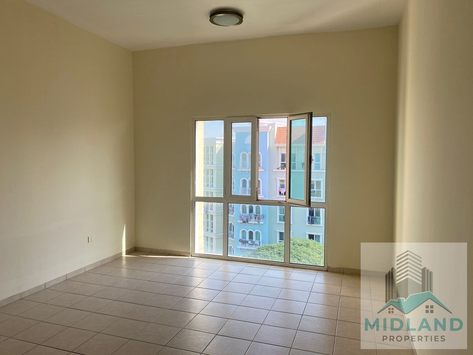 Unfurnished Studio Apartment for Sale in Discovery Graden , Jabal Ali