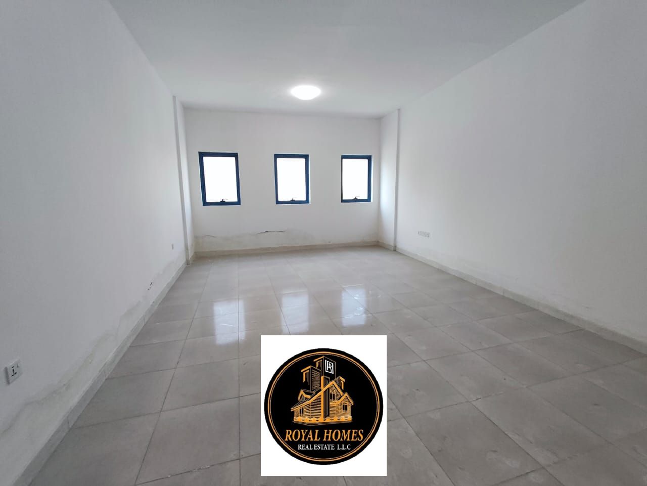 HOOT DEAL FOR SALE VIRY BIG SIZE STUDIO IN FALCON TOWER EMPTY