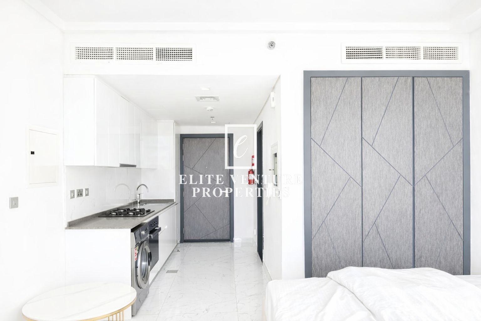 STUDIO | FULLY FURNISHED | BRIGHT APARTMENT