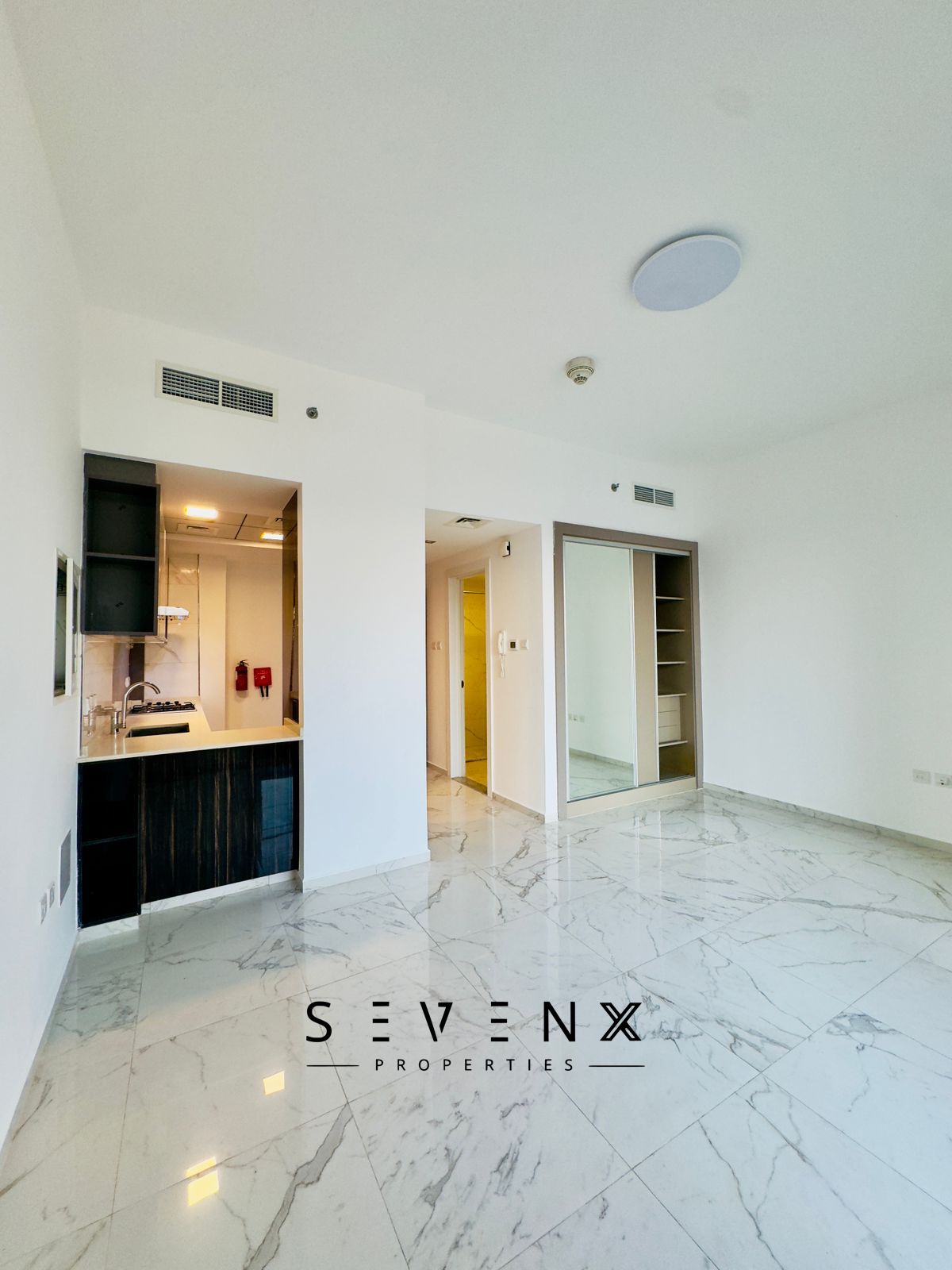 6 Cheques | Spacious Studio | Balcony | Ready to Move