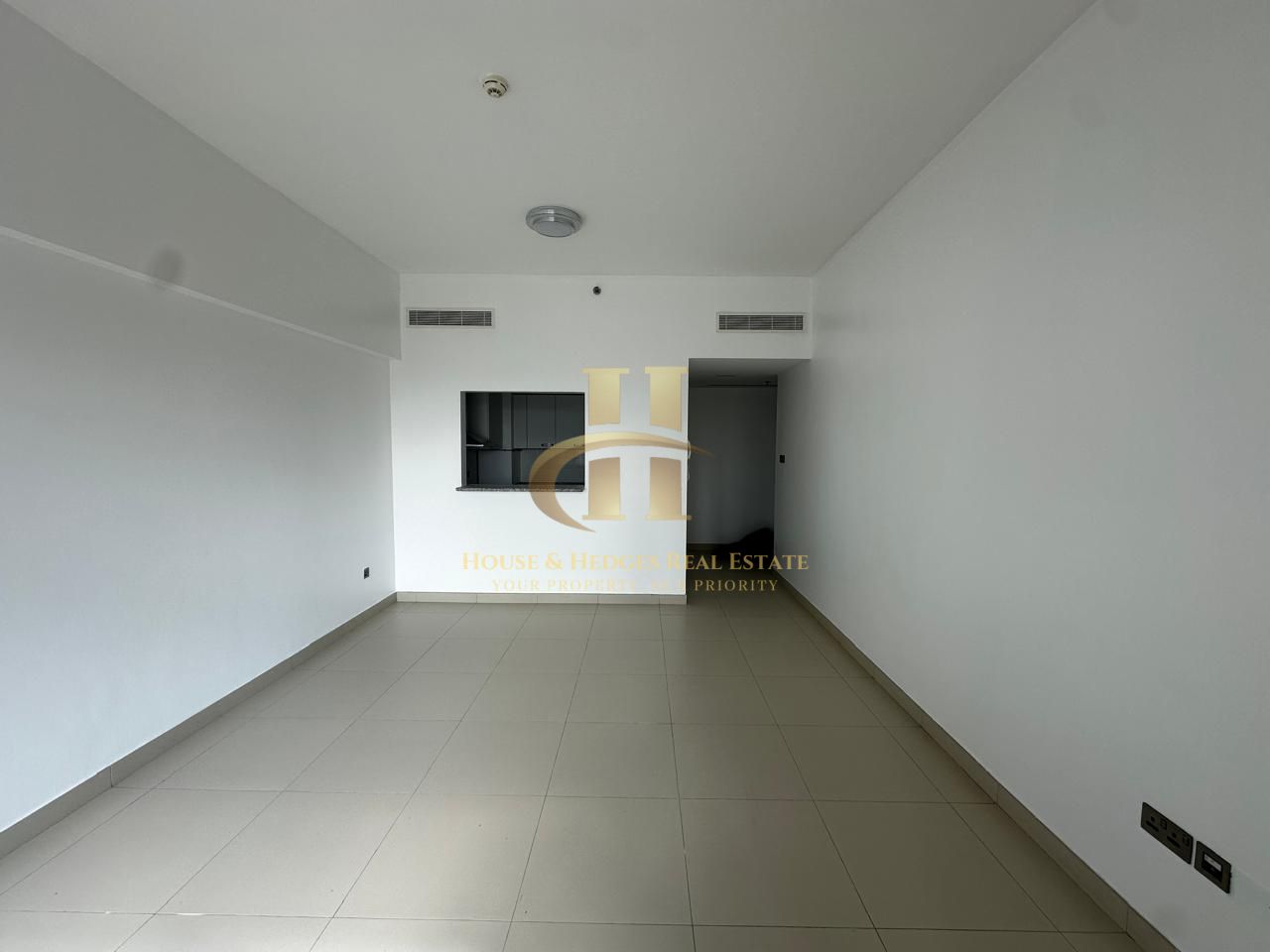 Ready to Move | High Floor | Fitted Kitchen