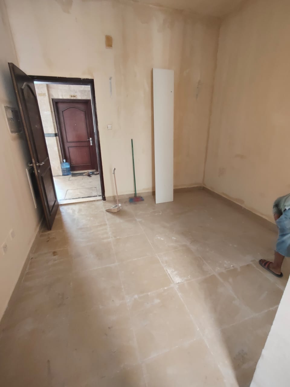 For annual rent in Sharjah, specifically in the Muwaileh area, a studio with excellent space and payment facilities.