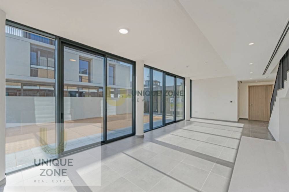SINGLE ROW | CORNER | NEAR AMENITIES