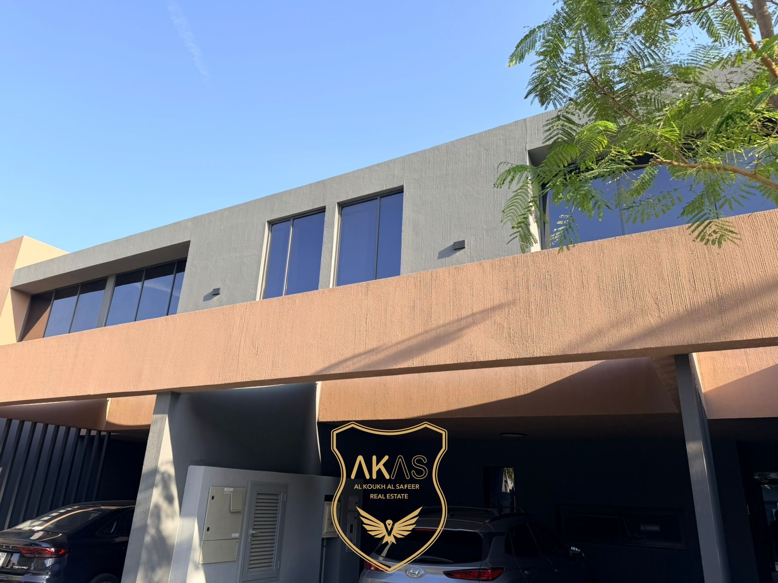 Middle 4 Bedrooms Townhouse For Rent