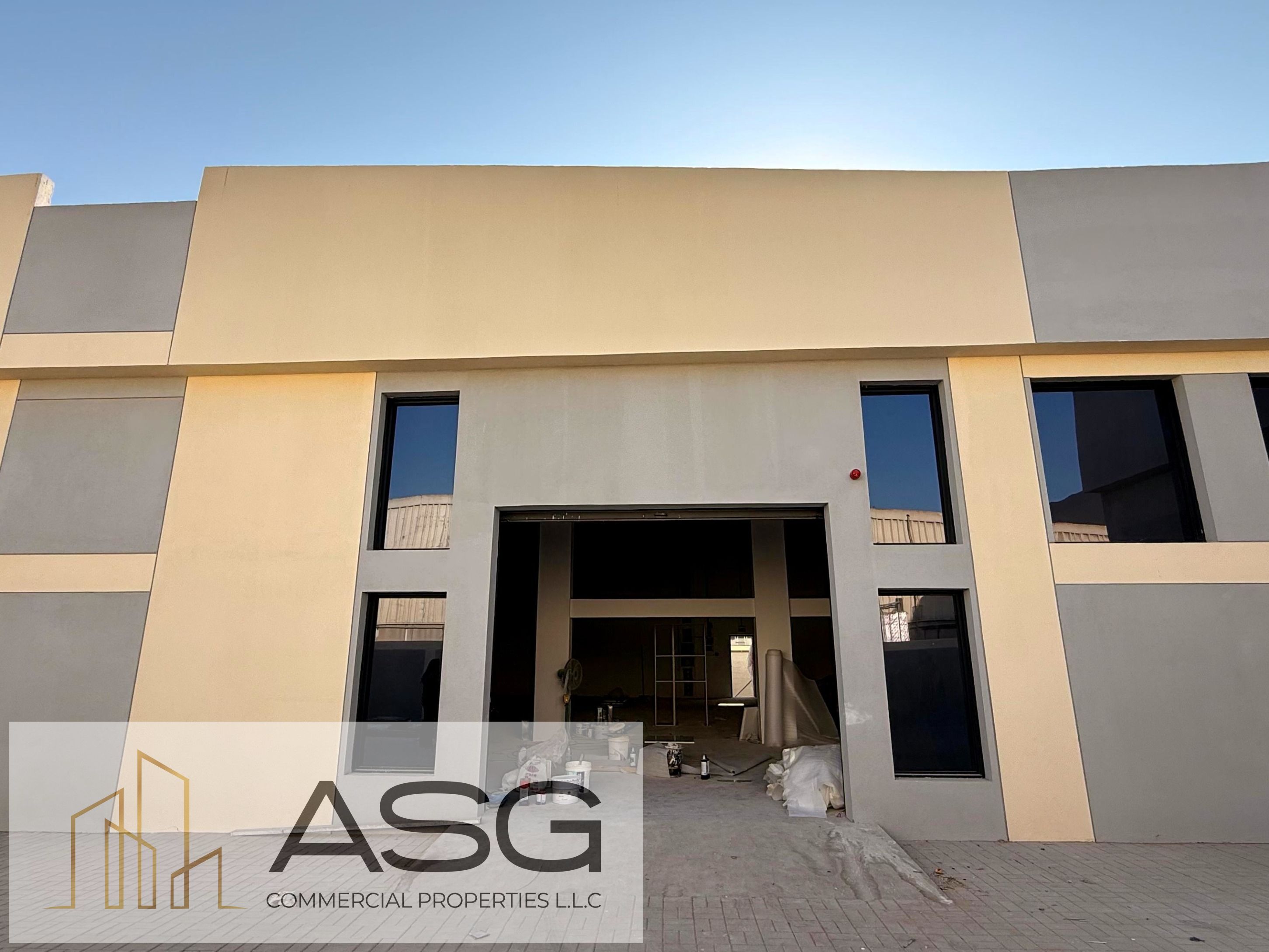 CLEAN & SPACIOUS INDUSTRIAL WAREHOUSE COMPOUND | READY TO OCCUPY