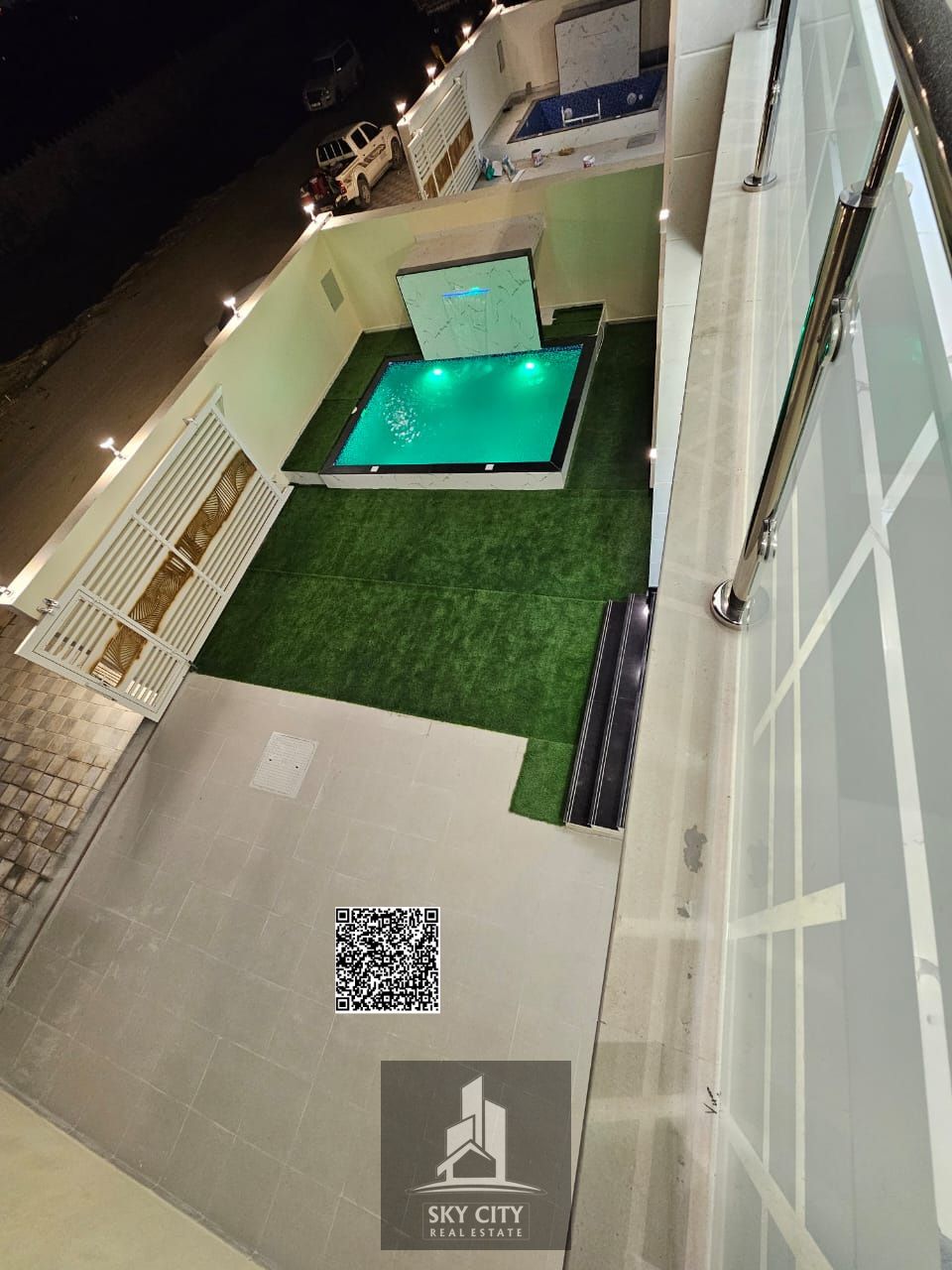 Villa for sale with water, electricity, swimming pool, and yard, ready to move in.