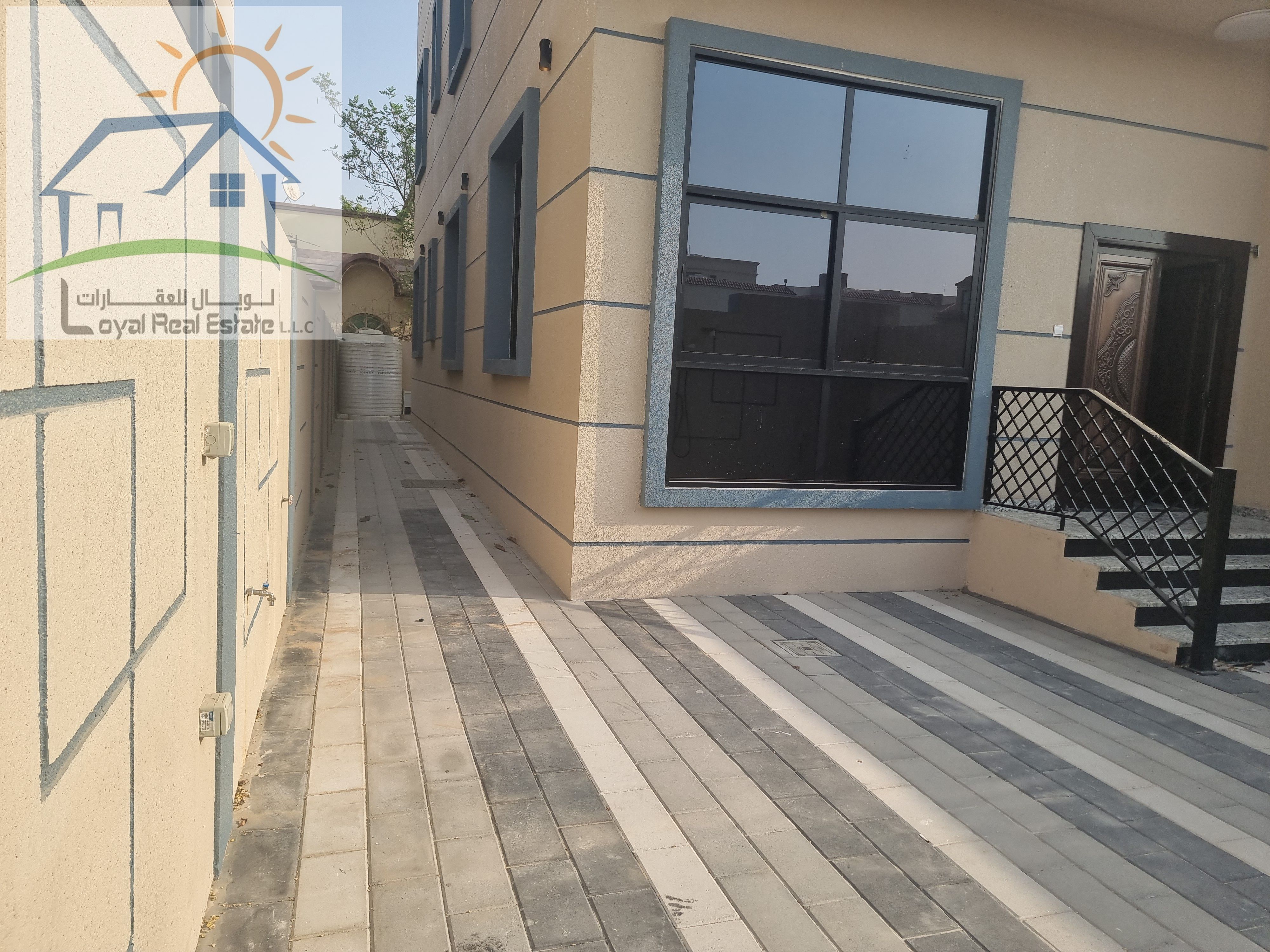 3 BEDROOM HALL TOWNHOUSE WITH 4 WASHROOMS MAIN ROAD