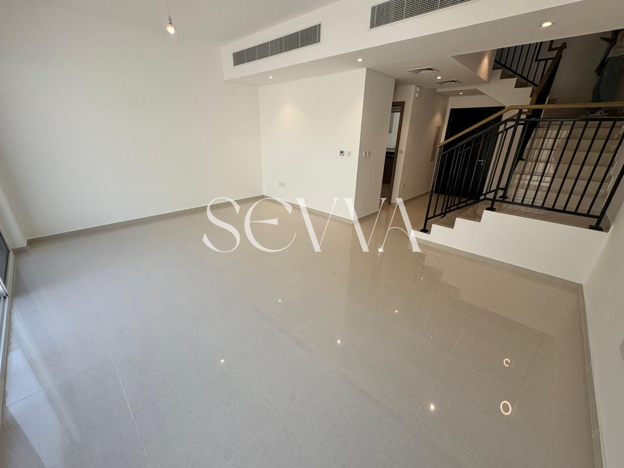 Corner Unit | L-Shaped Garden | Pool & Park Nearby