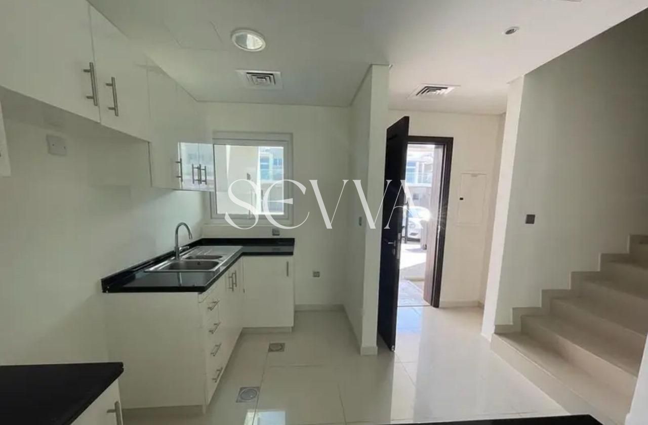 Well-Maintained | Middle Unit | Back-to-Back