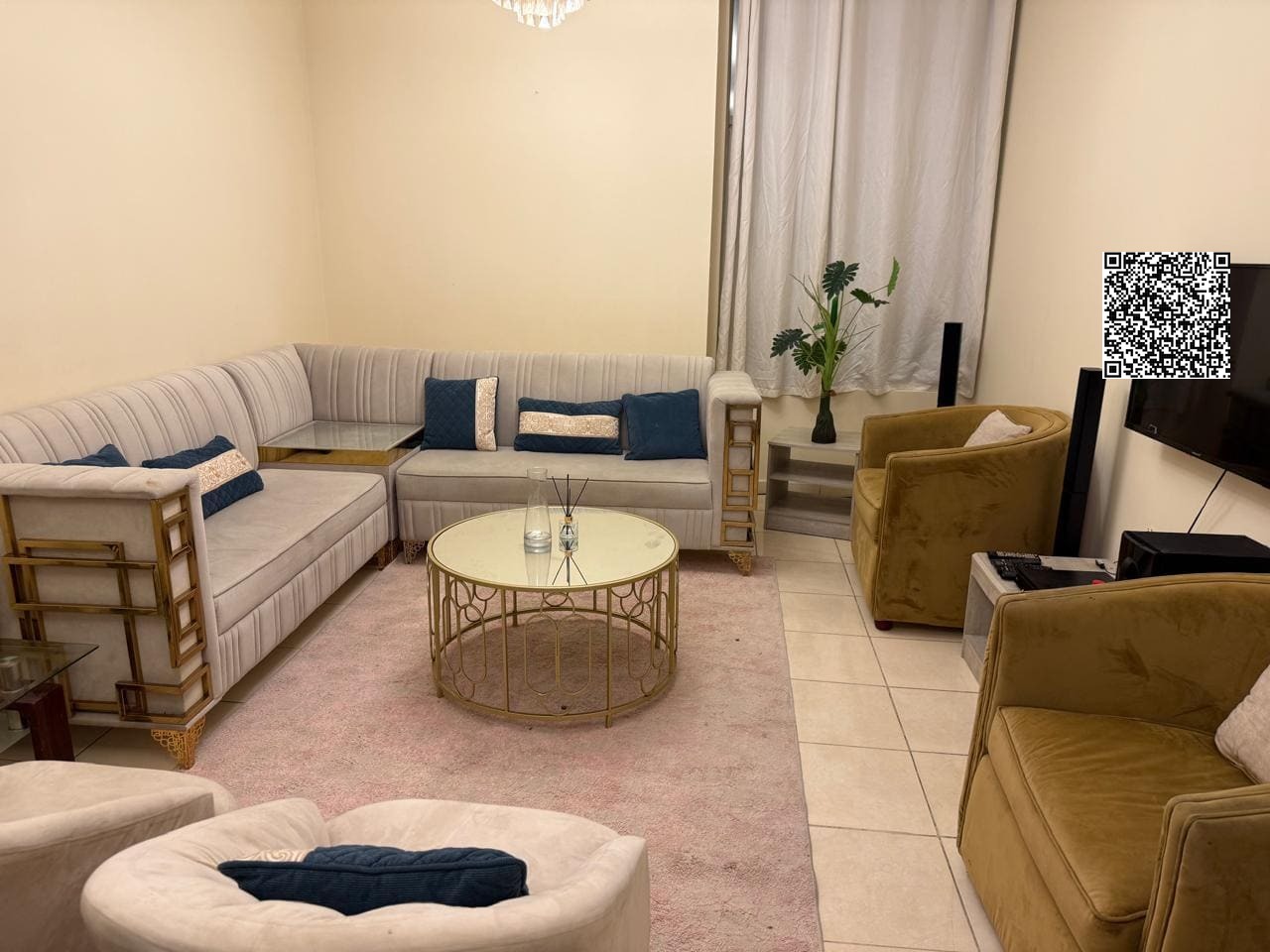 One-bedroom apartment with a balcony and parking