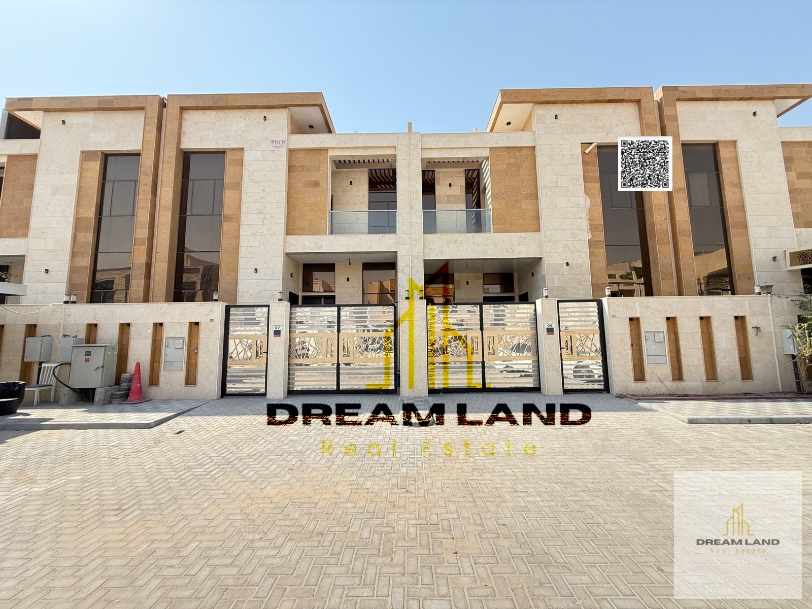 Amazing town house villa 4 master bedrooms with built in wardrobes and rooftop, located in a strategic location close to the most important services