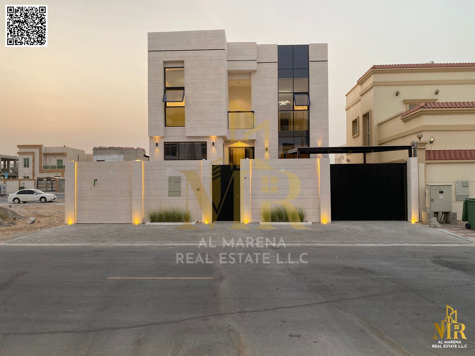 2-floor + roof super modern villa in a prime location near the mosque, 4 master bedrooms, very attractive price, perfect for living or investment.