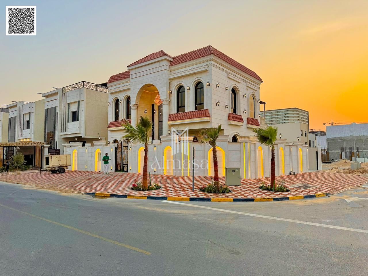"Exceptional opportunity to own a luxury villa with personal finishing in a prime location behind the Emirates Towers. Comprising 4 master bedrooms, t