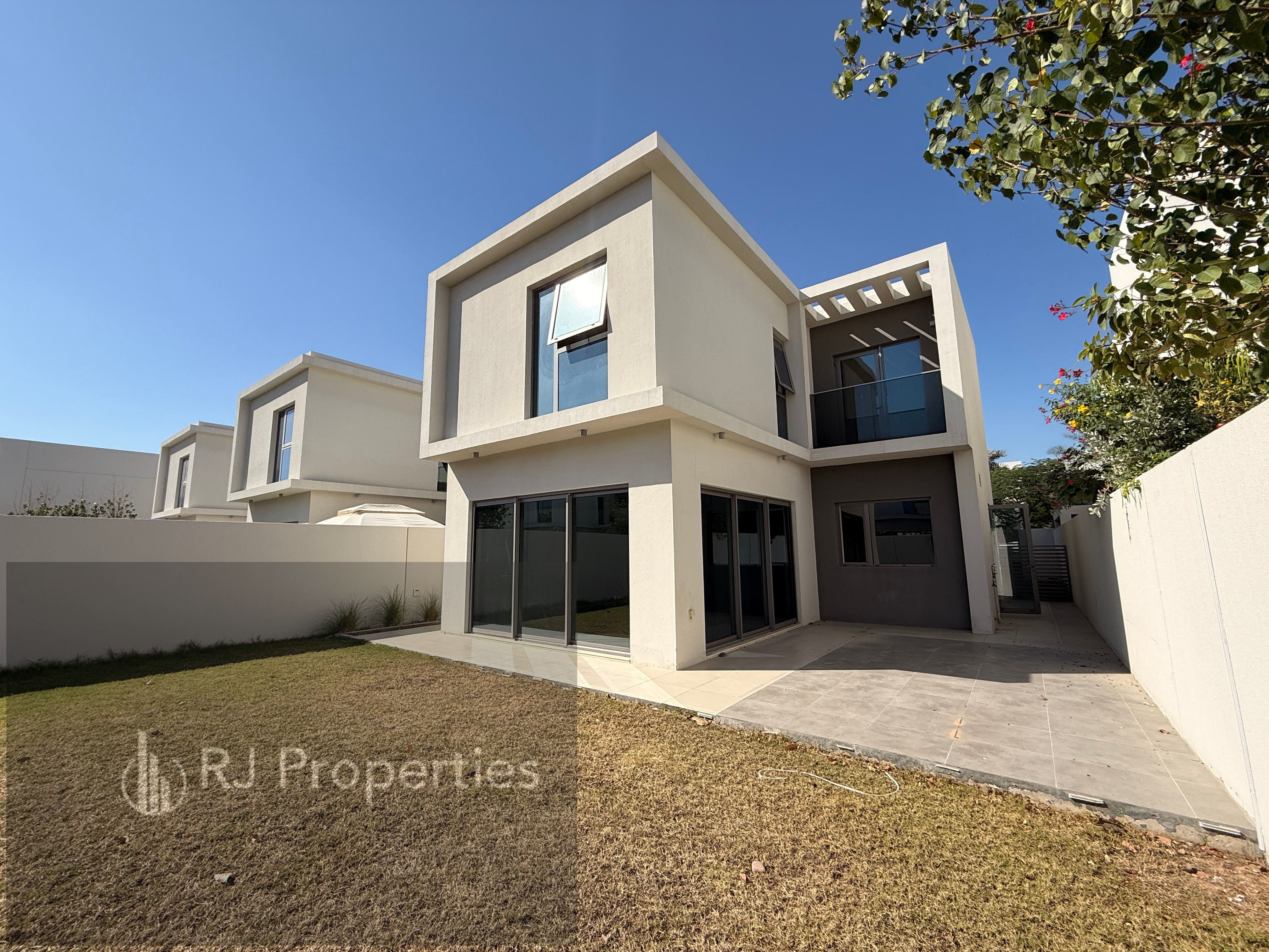 LUXURY 3BED VIllA In Al ZAHIA WITH PRIVATE GARDEN IN AL ZAHIA
