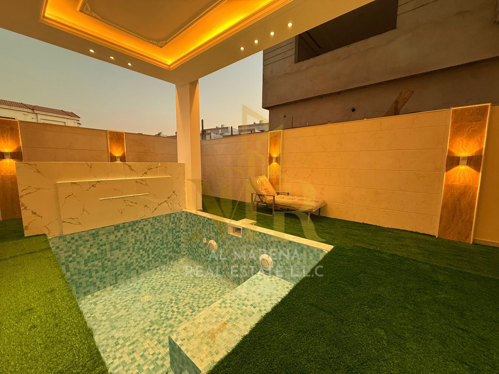 Villa directly from the owner, personal finishing, on a main street, close to all services, freehold ownership for all nationalities and without down