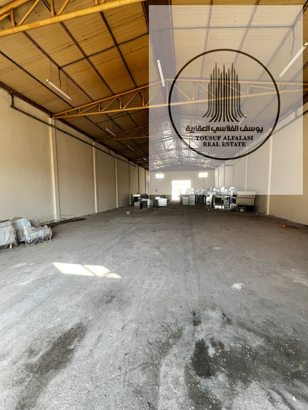 5000 sq ft warehouse for rent, 12 kW electricity, ready for immediate occupancy.