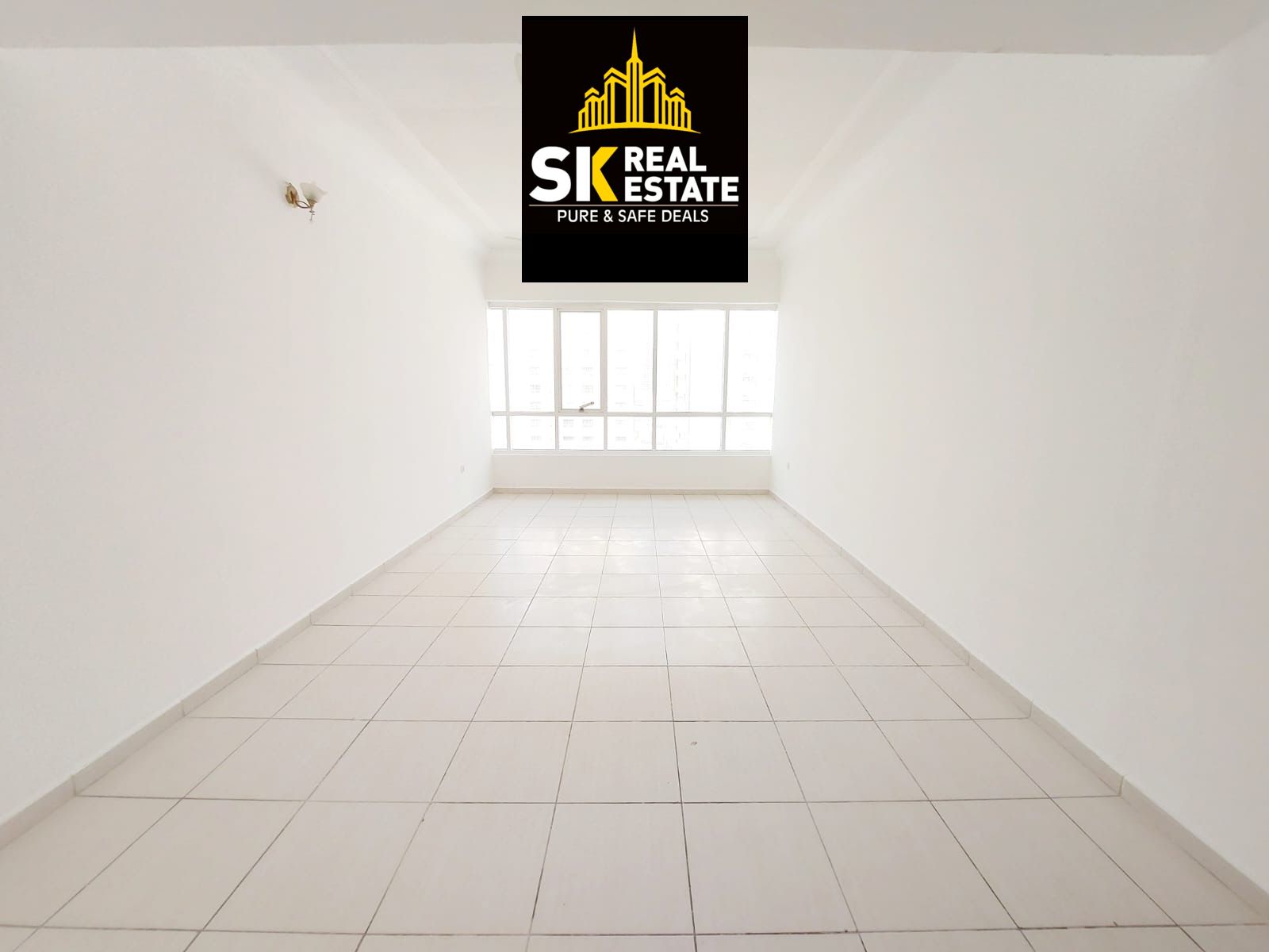 SPACIOUS 2BHK RENT 50K WITH FREE GYM AND SWIMMING POOL / EASY EXIT TO DUBAI