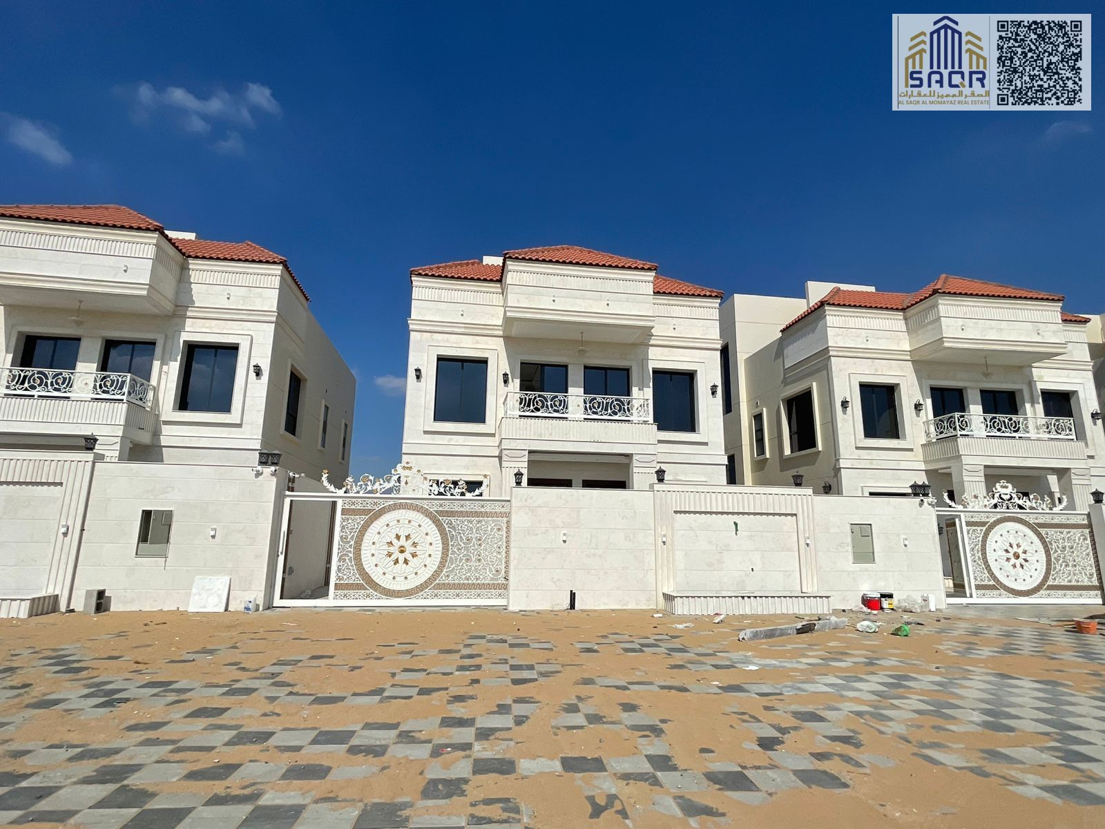 Own a villa with a ground floor, first floor, and roof, including registration fees, with a 25-square-meter frontage and 5 master bedrooms, located on