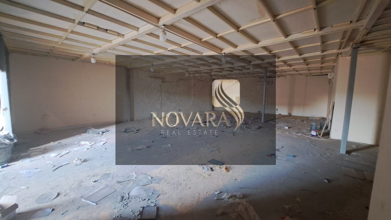 A great opportunity for rent in Umm Al Quwain. Spacious warehouse with mezzanine, ideal for various commercial and industrial uses.