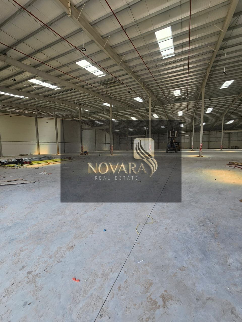 A spacious warehouse with a total area of 47,334 square feet is available in a strategic location within the new industrial area of Umm Al Quwain.