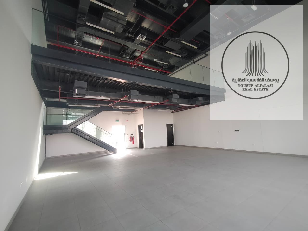 Showroom for rent in Industrial Area 18, 2650 sq ft mezzanine. Price AED 225,000 Electricity 31kW