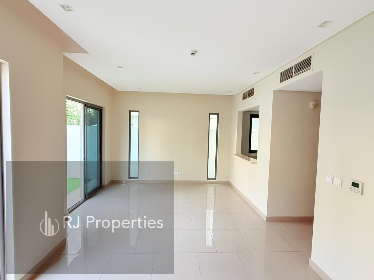 Luxury Huje Spacious Townhouse Bright Location Corner Unit With Private Garden