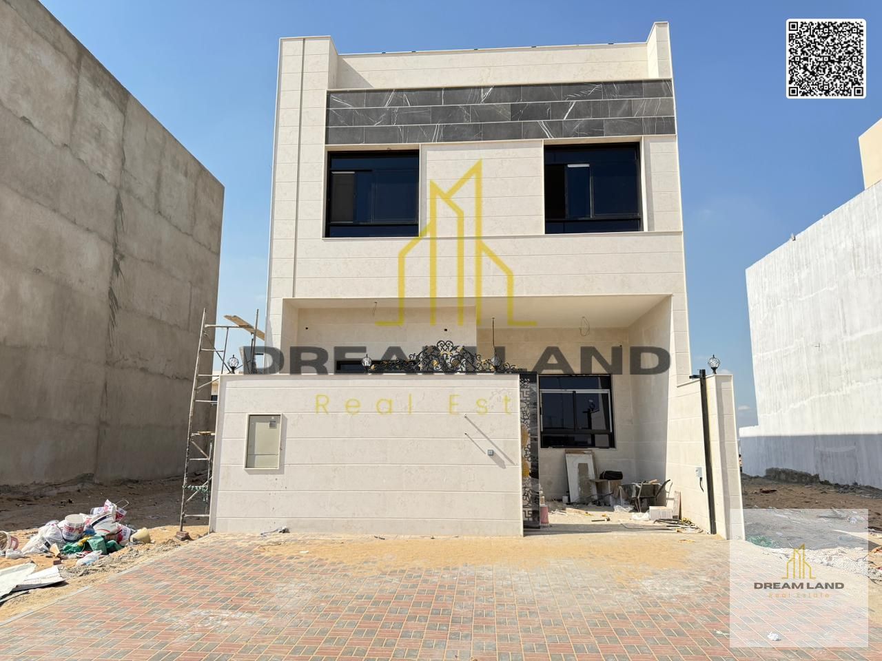 If you're looking for a luxurious and comfortable townhouse with a modern design, this is the perfect opportunity to own a villa with exceptional deta