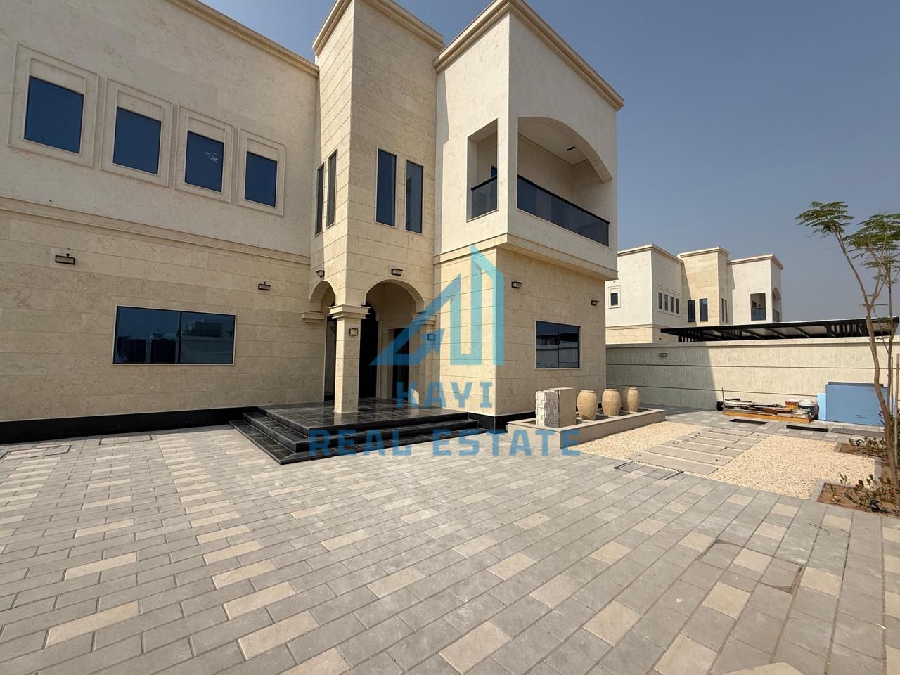 Luxury 5 BEDROOM VILLA In Very good location