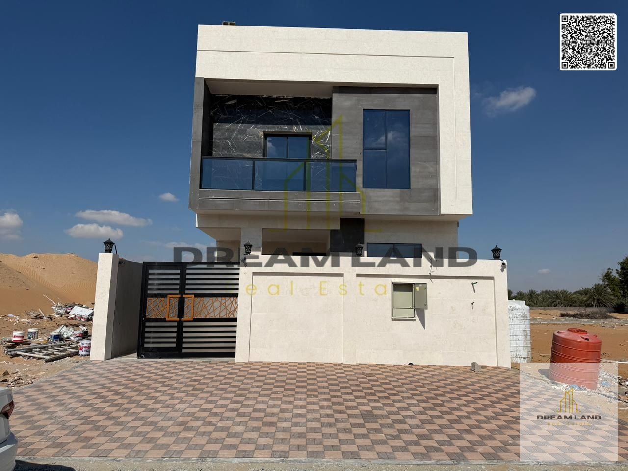 "Luxury townhouse for sale – 4 master bedrooms in a prime location"
