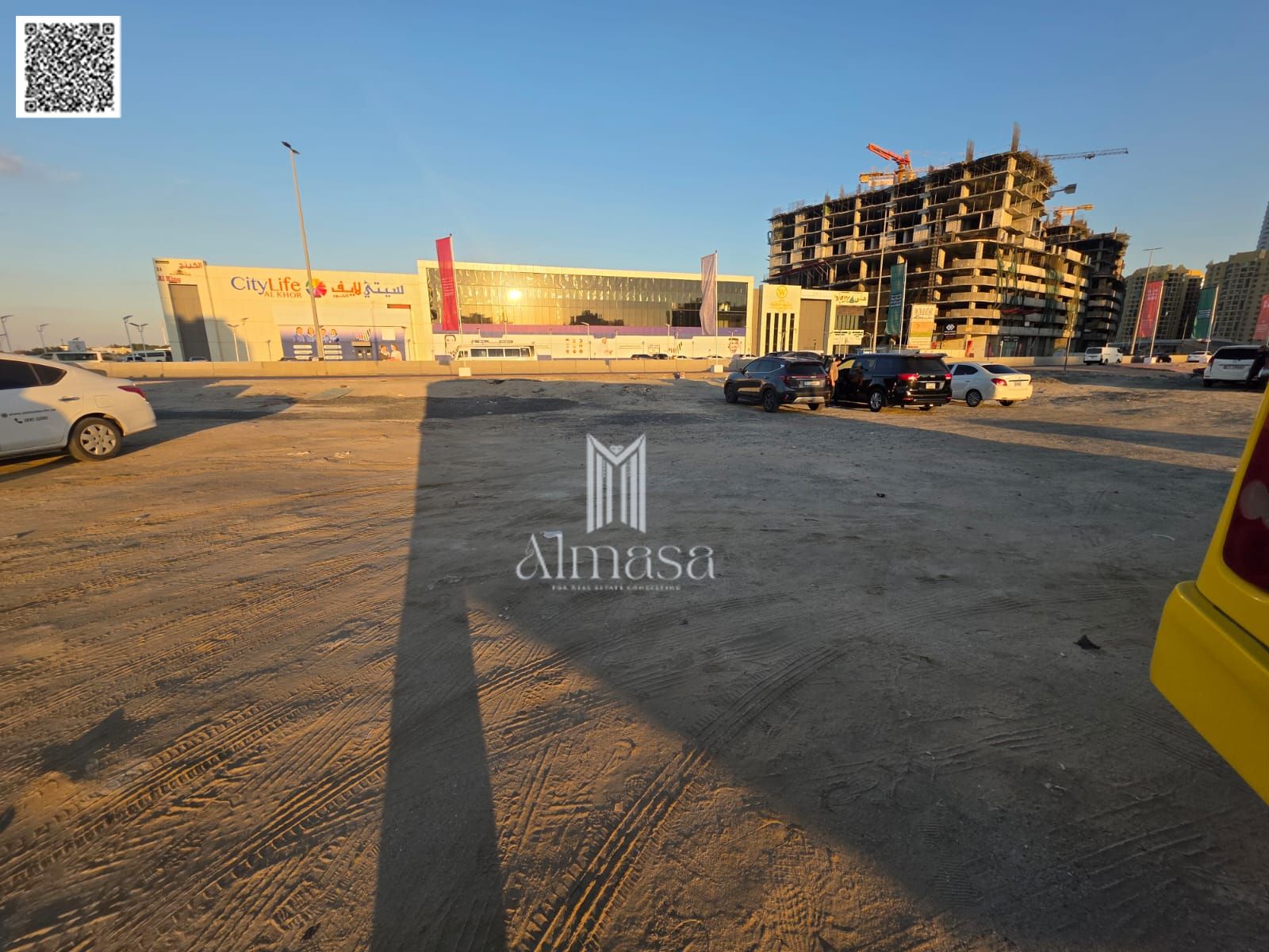 Residential/commercial land for sale on three streets overlooking the sea