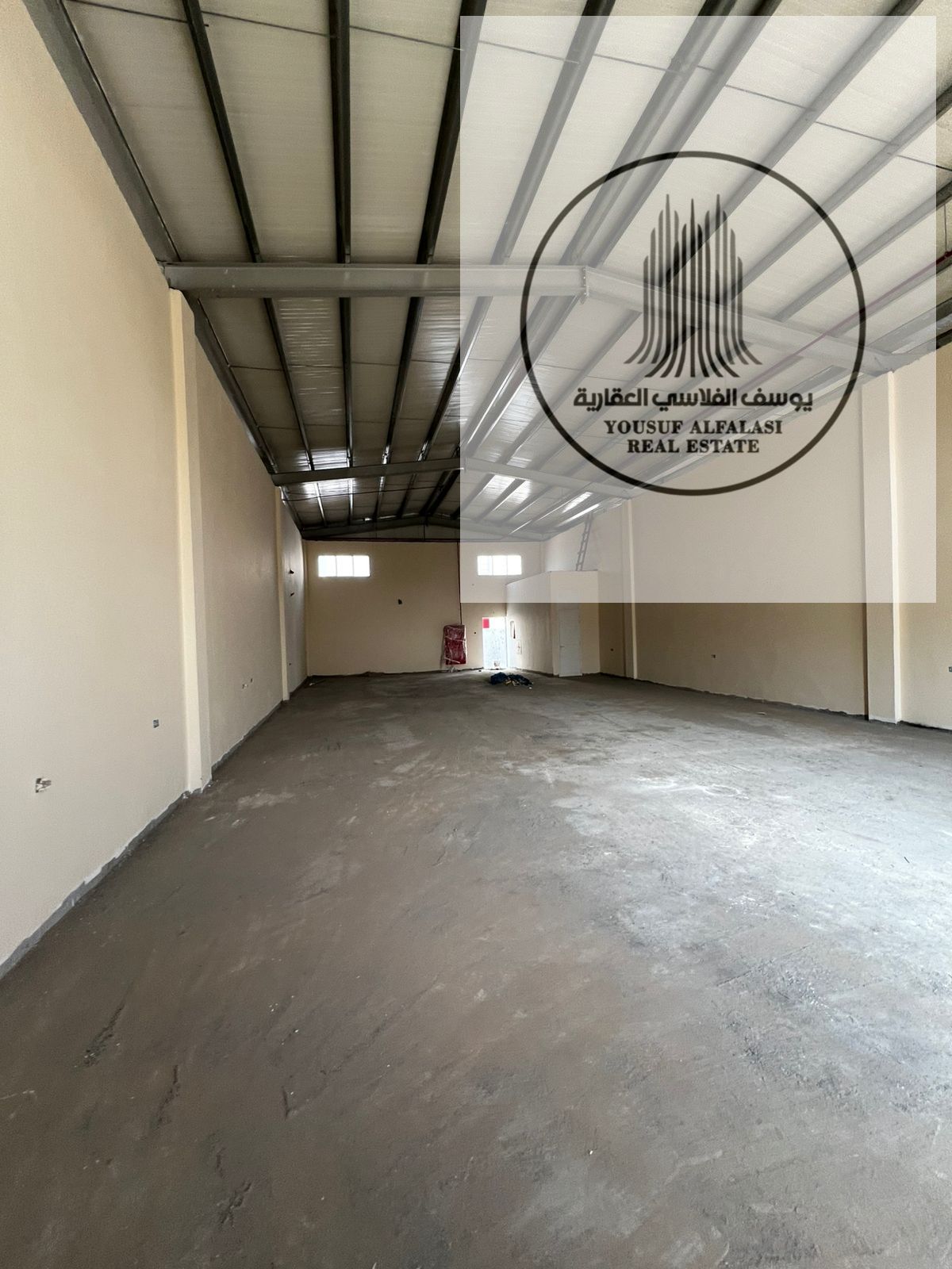 For rent in Al Jurf Industrial Area 3: Warehouse with an area of 11,000 sq ft, 100 kW electricity, price AED 760,000, first occupancy