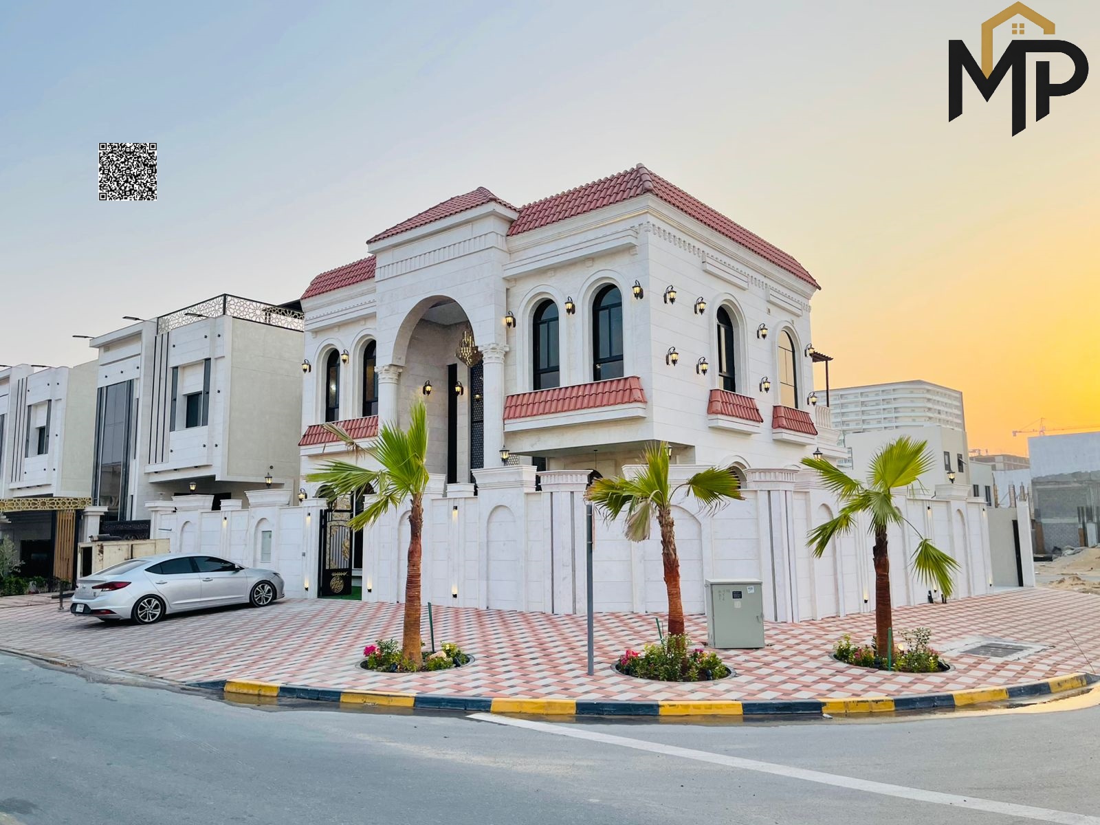 Classic villa on a main street, spacious parking for 10 cars, price includes registration fees