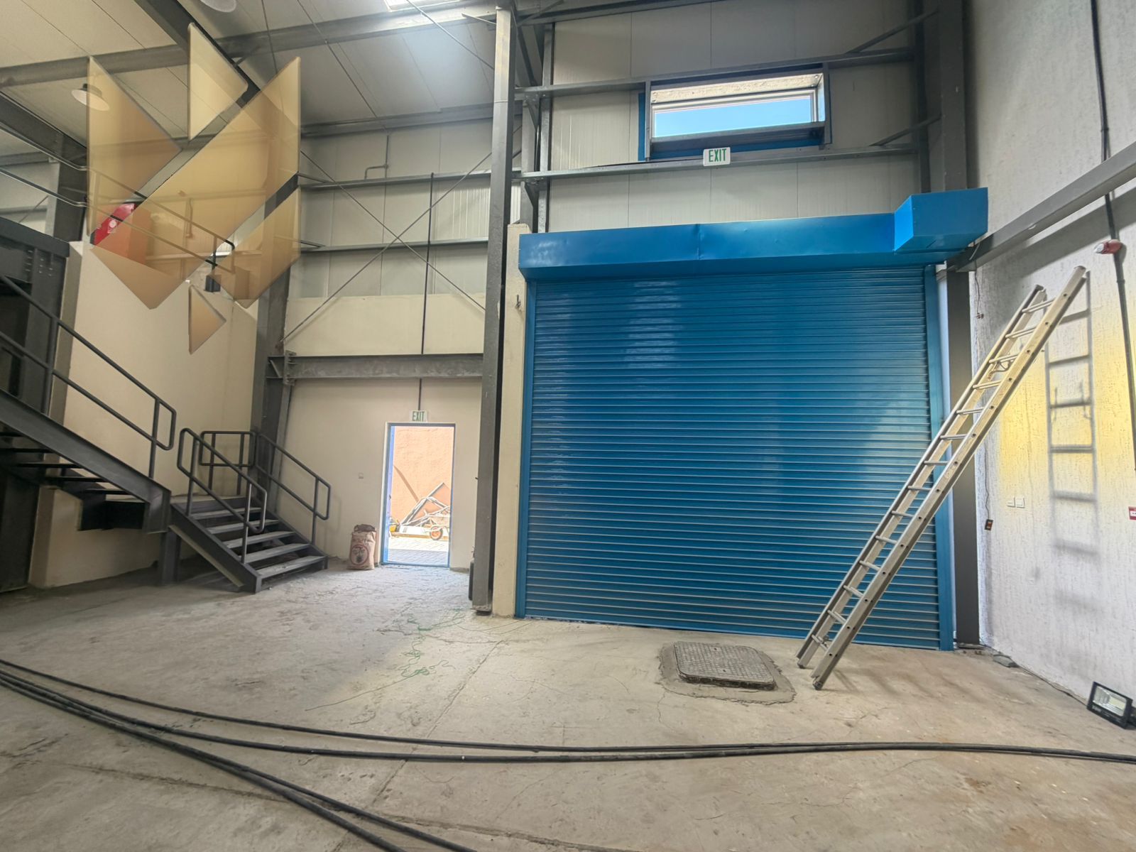 First-use industrial property with 145 kW electricity, showroom, 3 offices, and 5 bathrooms