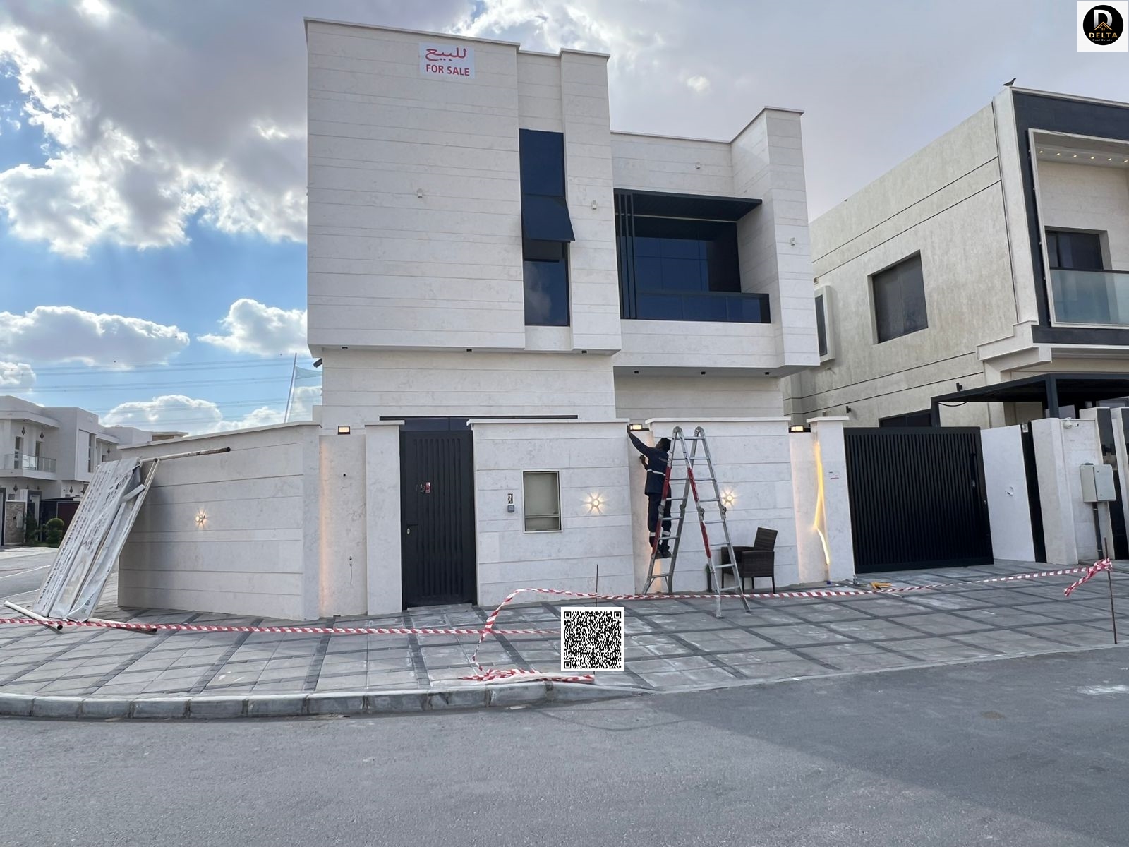 Modern corner villa for sale in Al Yasmeen area, Ajman. Excellent location opposite the mosque. Two floors and a roof. Includes electricity, water, an