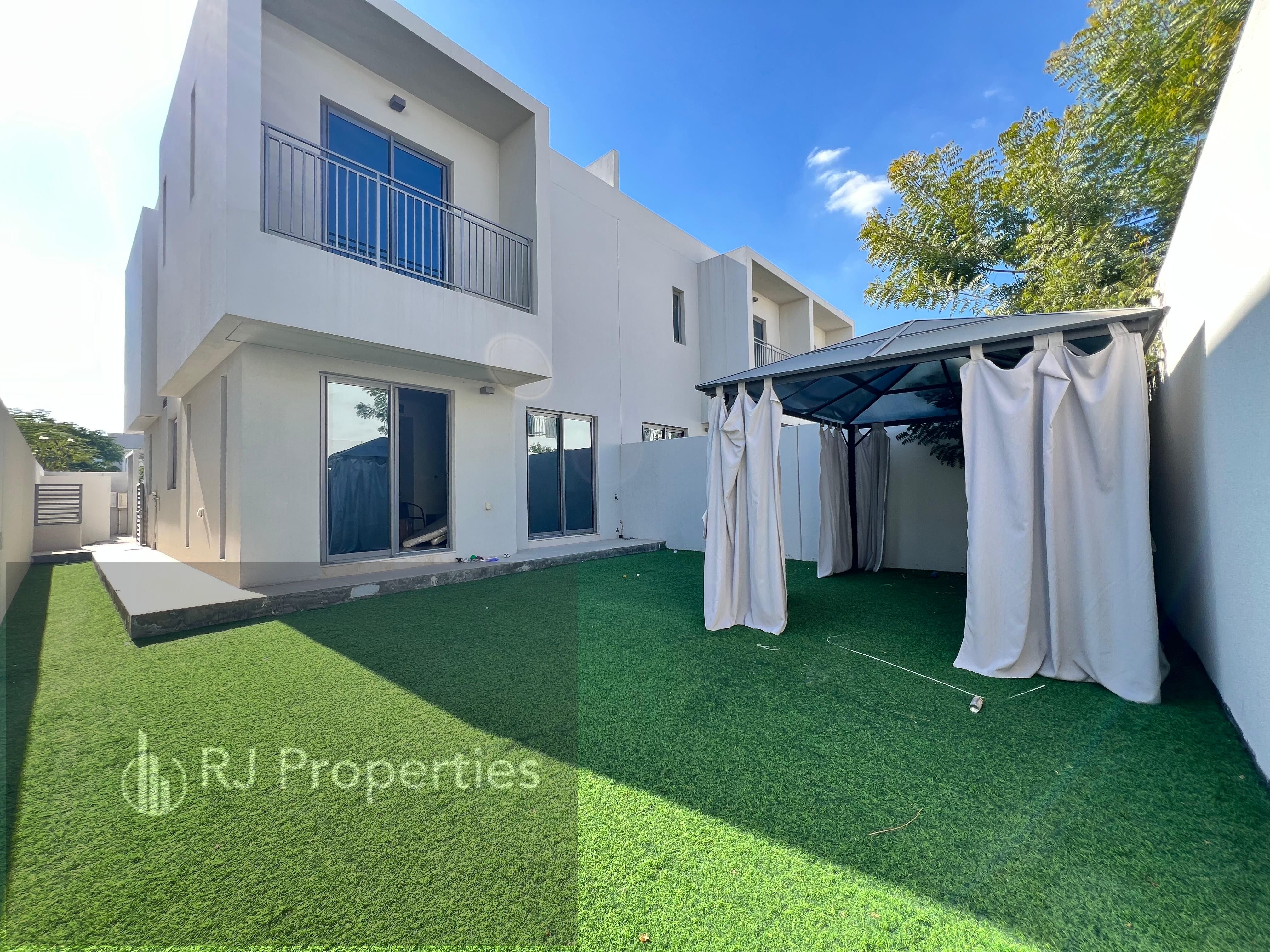 Modern 3BHK Townhouse | Maid Room | Community Gym & Pool | parking just 130k