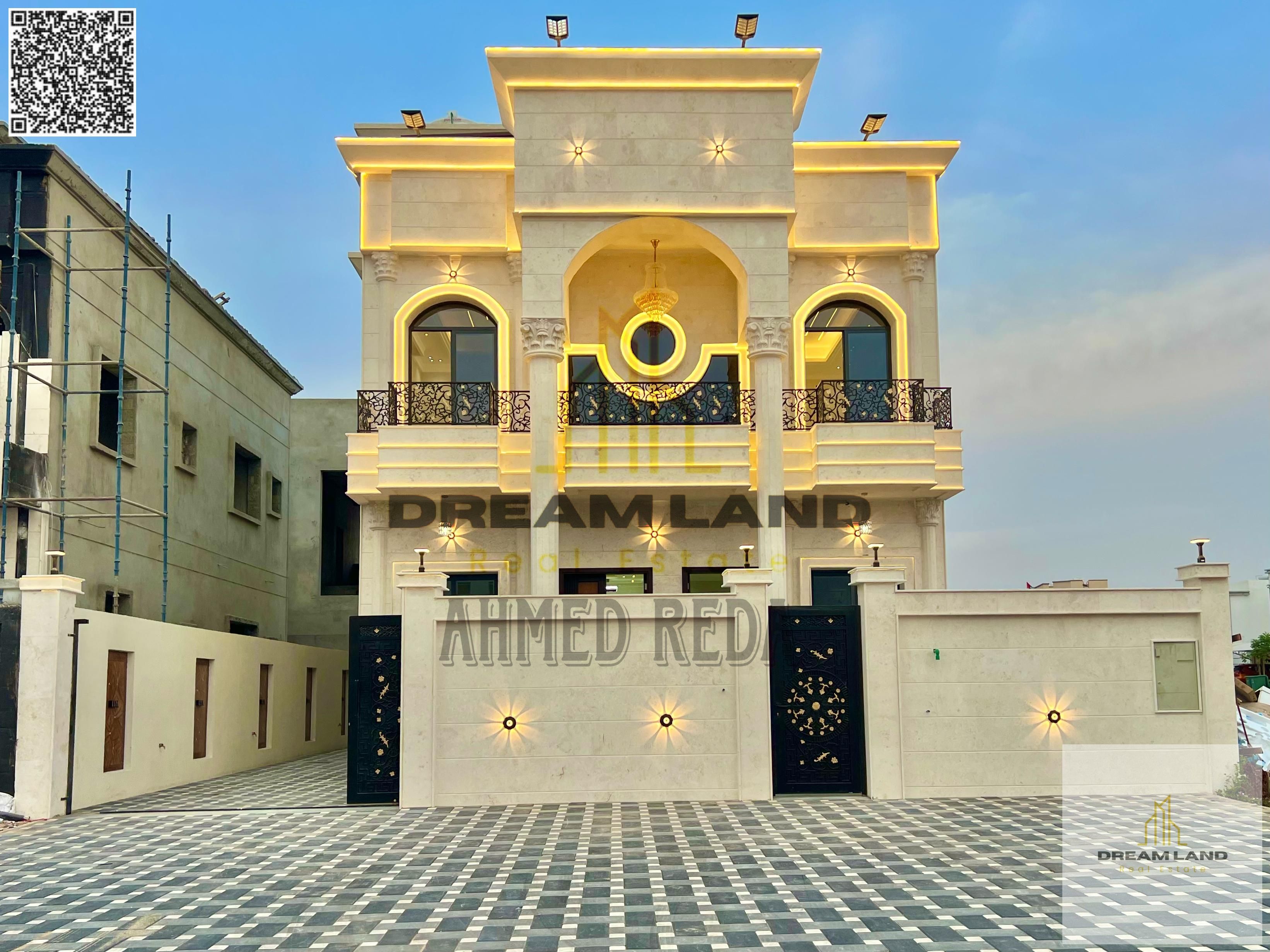 Luxury villa for sale on the main street. Price includes registration, electricity, water and air conditioning. Close to the mosque.
