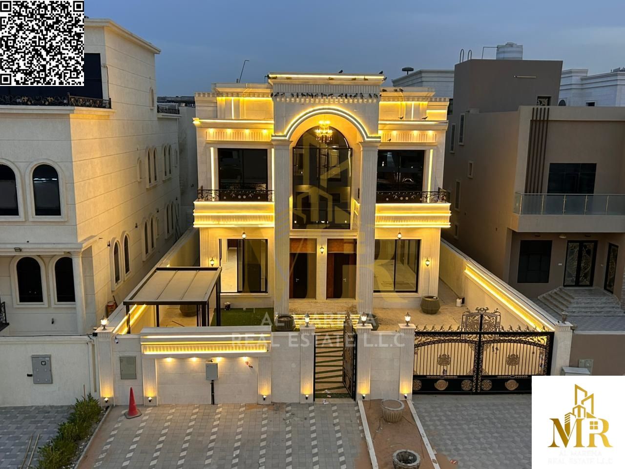 Luxury Classic Villa for Sale, 5000 sq ft Land Area, Price Includes Electricity and Water, Ready for Immediate Occupancy Located in one of the most p