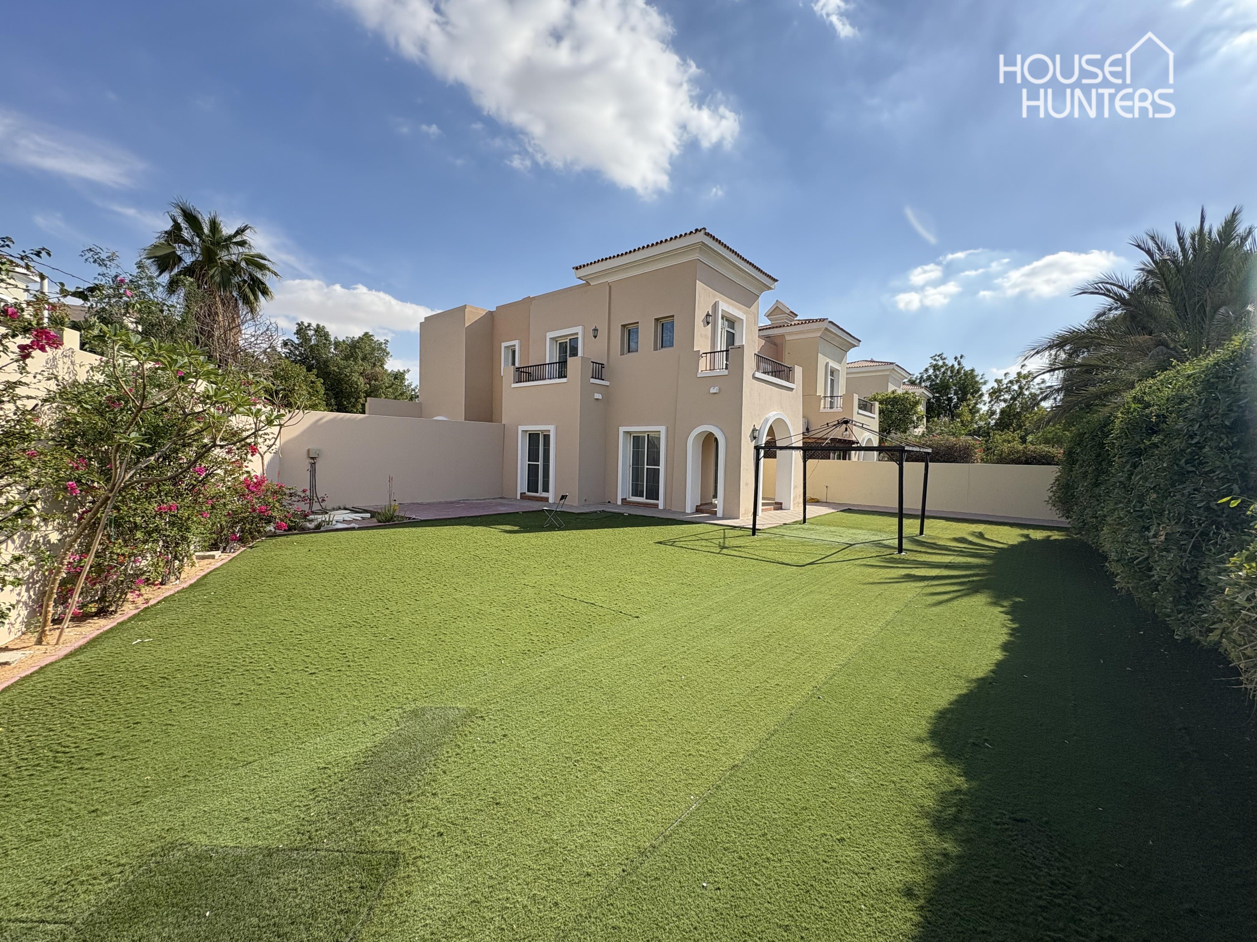 Huge Plot | Vacant | Good condition | 4 Bedrooms