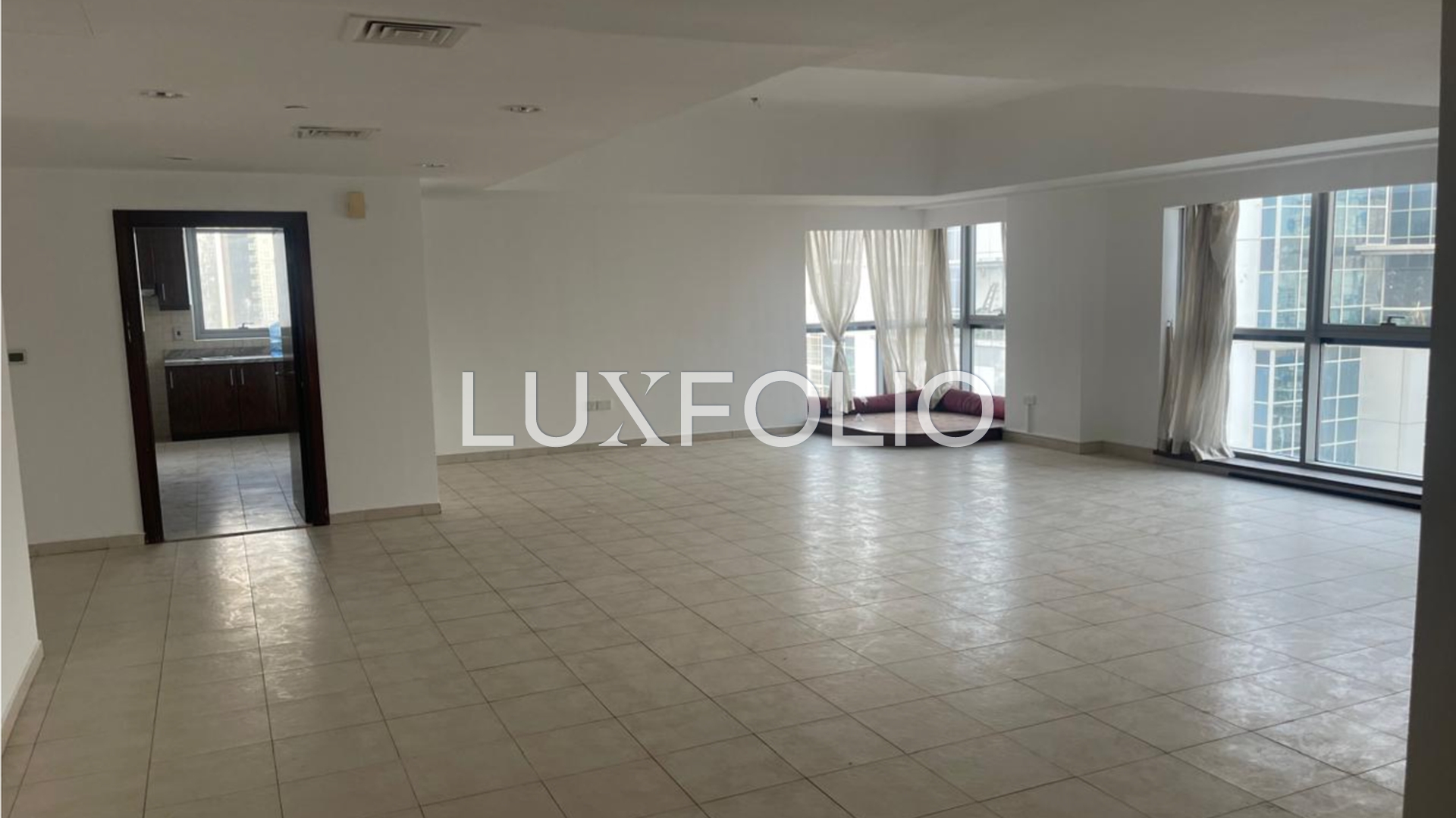HIGHLY DESIRED TOWER | PANORAMIC VIEWS | LARGE LAYOUT