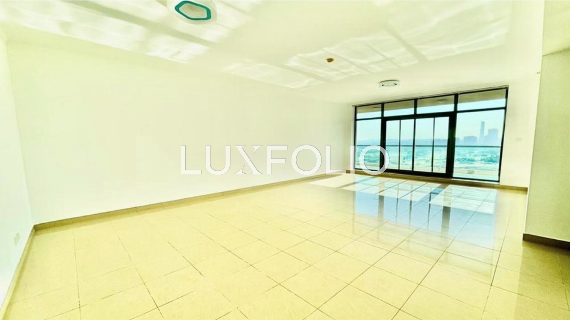GOLF VIEW | LIGHT FILLED | HIGH FLOOR