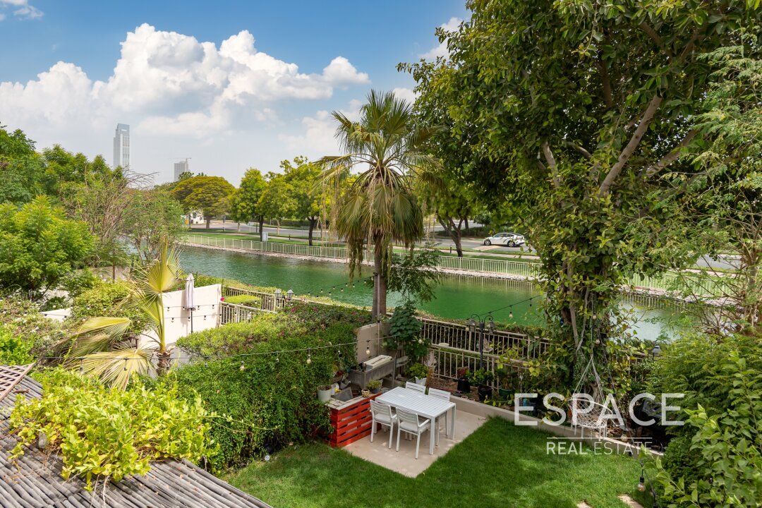 Upgraded - Lake View - Landscaped Garden