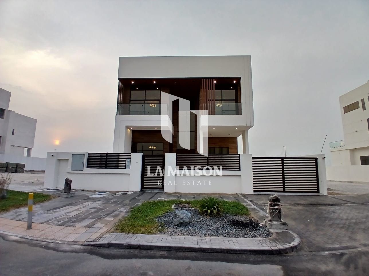 Single Row Villa | 5BR + M | High-end finishing