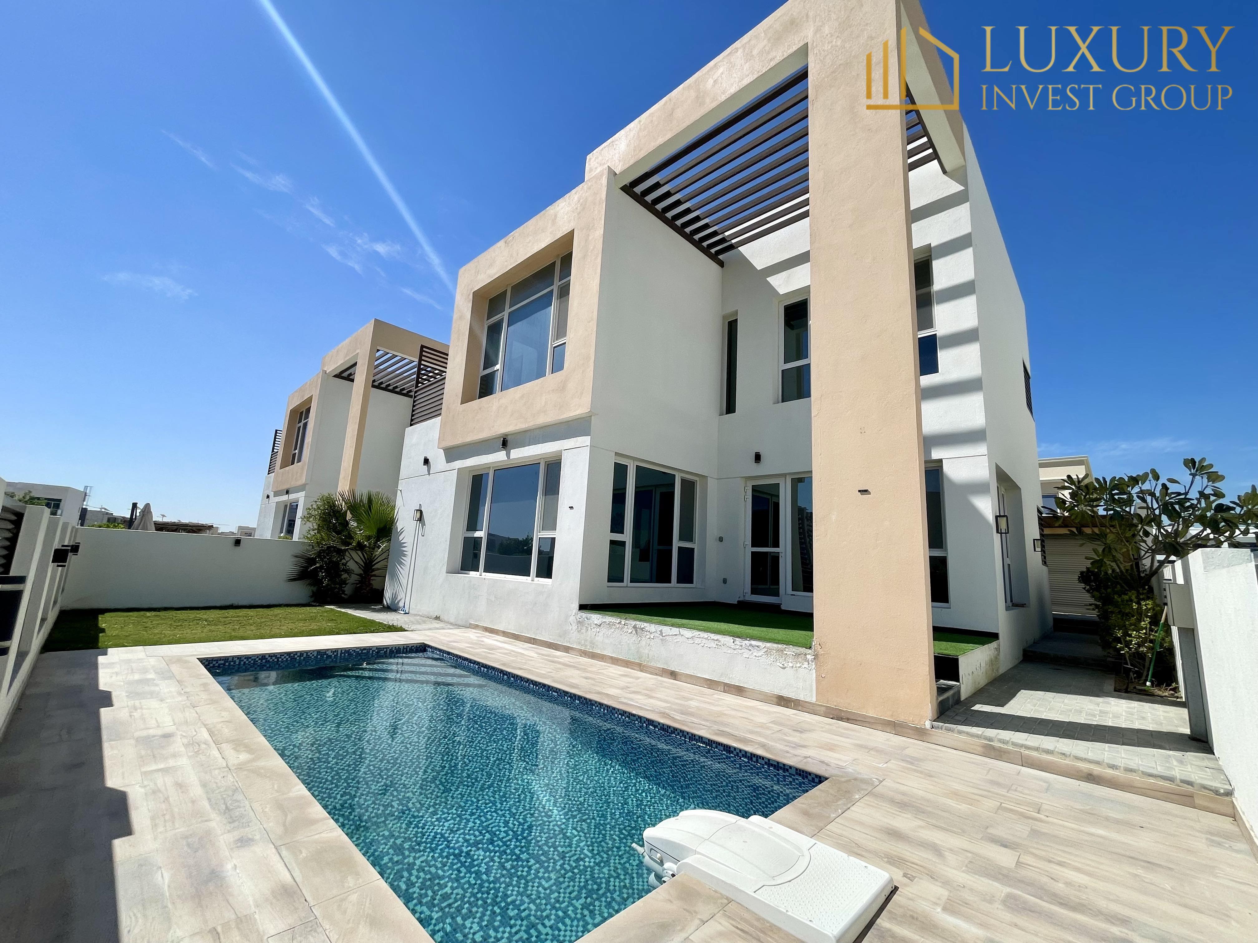 Custom built | Private pool | Park Backing