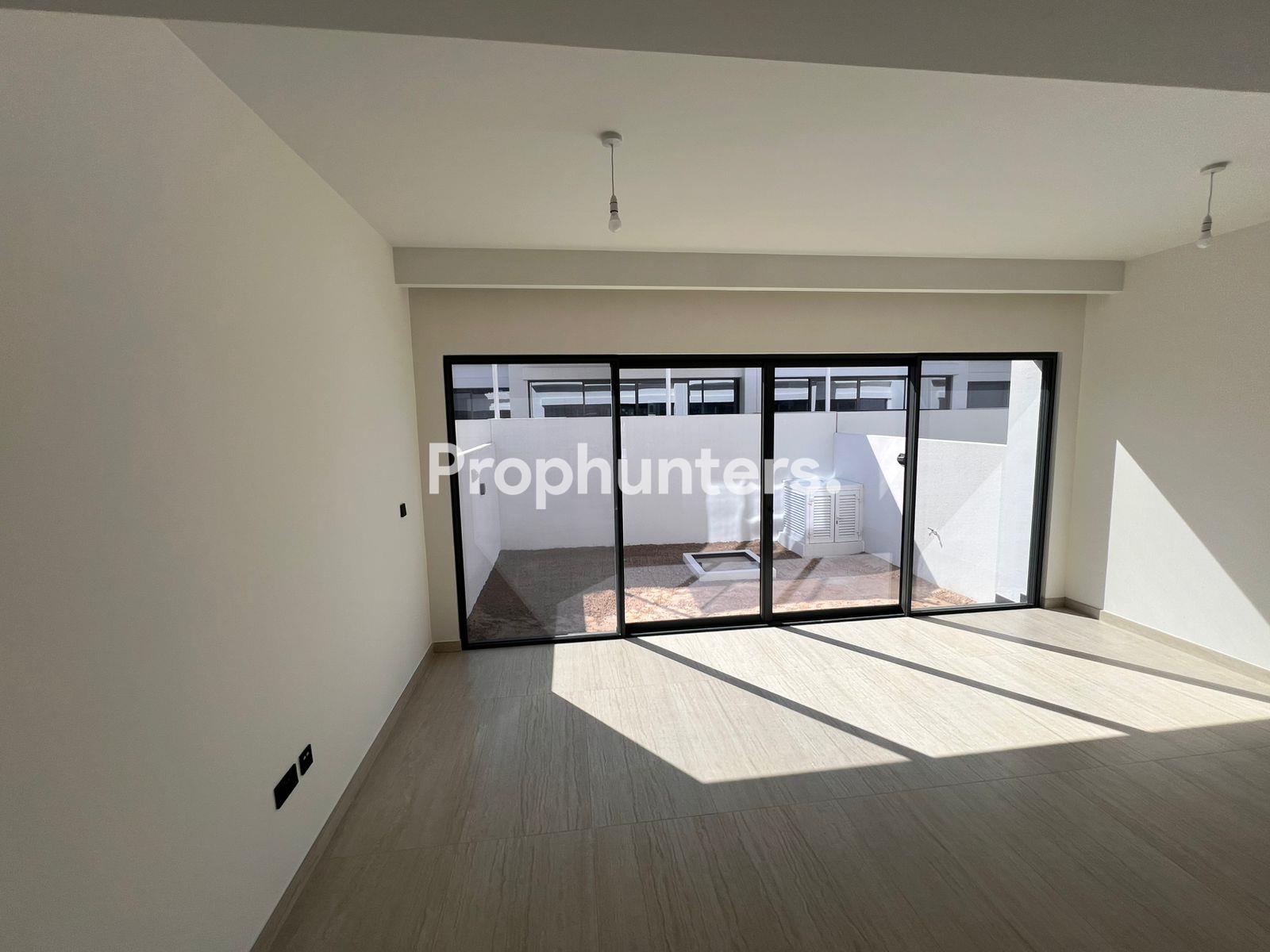 4BR TOWNHOUSE | PRIME LOCATION | READY TO MOVE