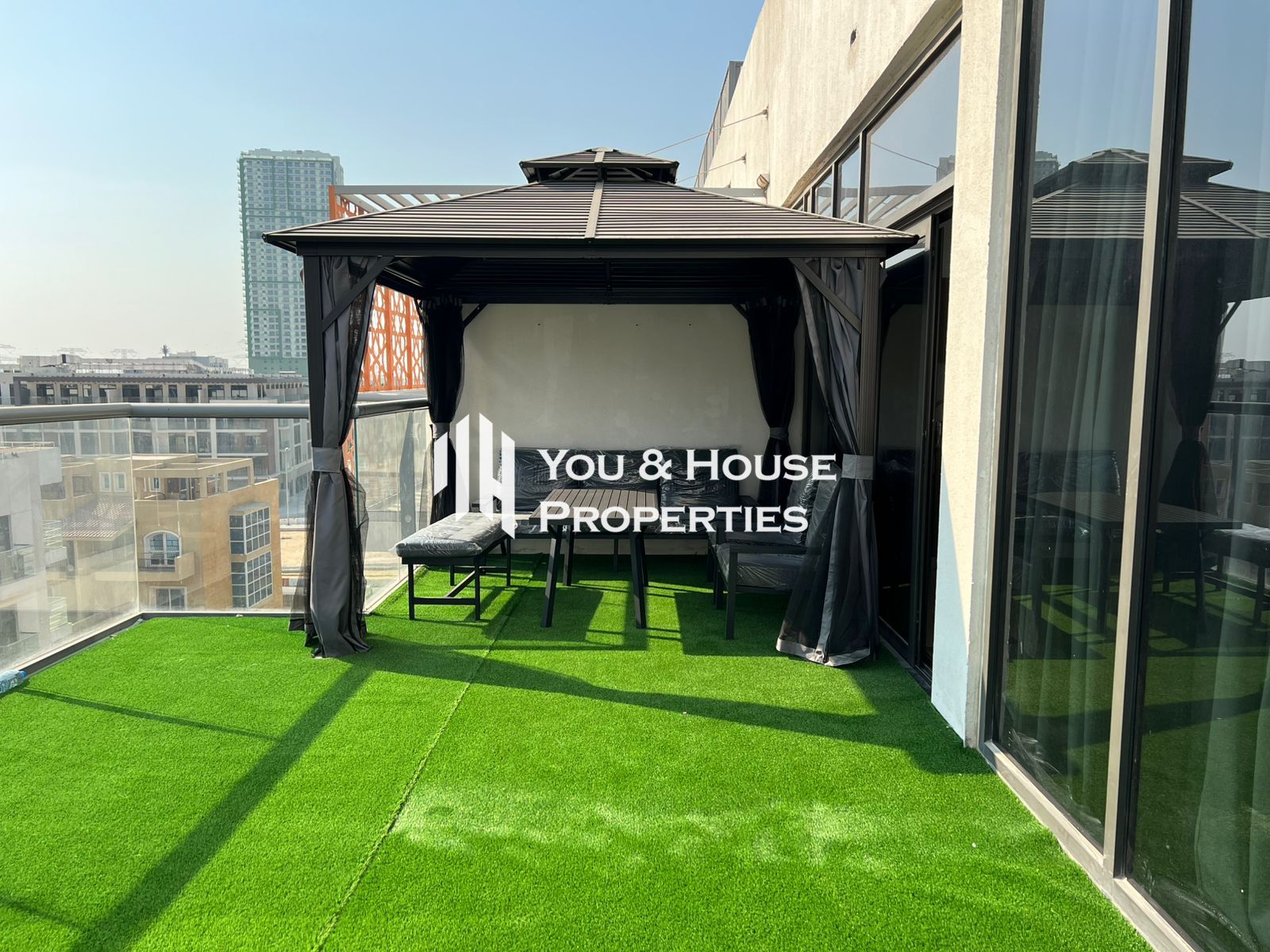 Fully Furnished & Upgraded I With Huge Balcony I Modern Living
